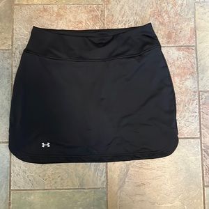 Women’s Under Armour black skort.